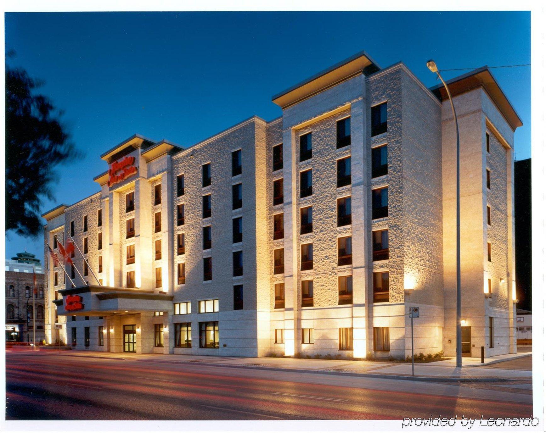 Humphry Inn And Suites Winnipeg Exterior photo